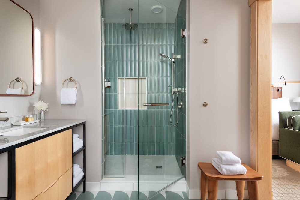 Lakeview Junior Suite photo 3