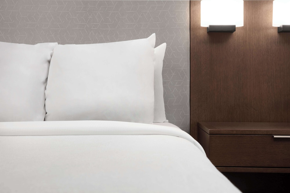 Premium Suite, 1 King Bed (2 Rooms) - Photo 4
