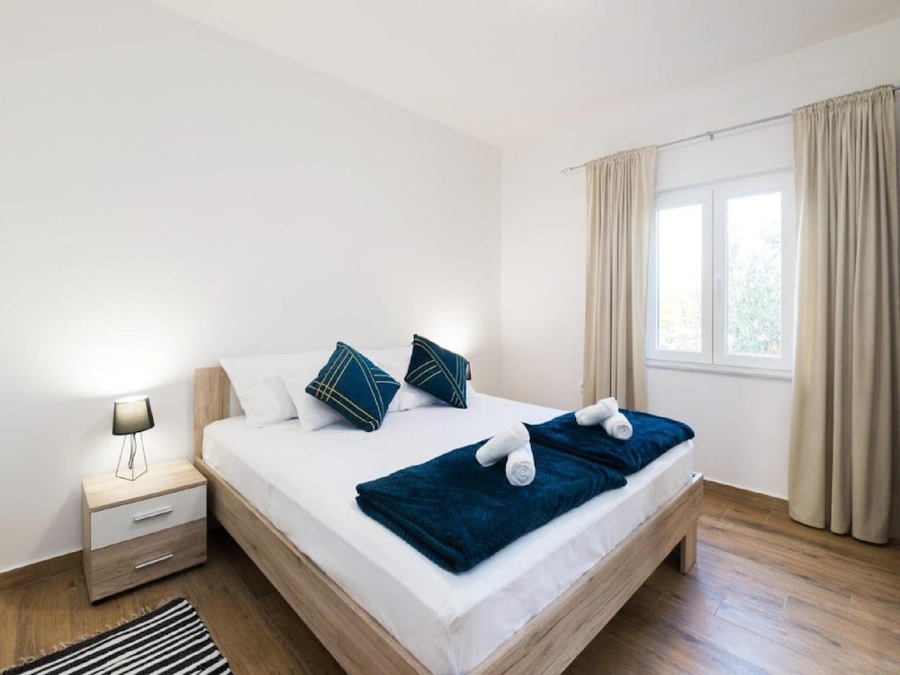 Apartment (Three Bedroom Apartment with Terrace )
