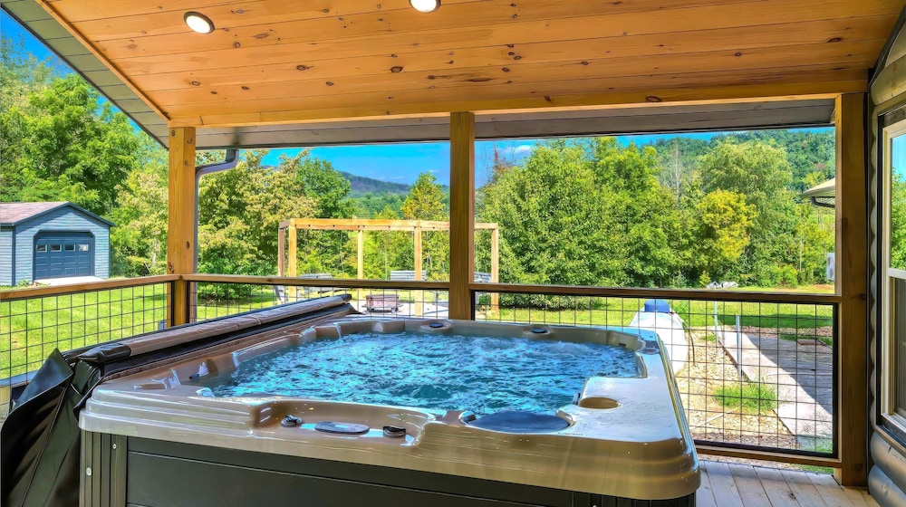 Luxury Poolside Cabin in Sevierville, Zdjęcie 7