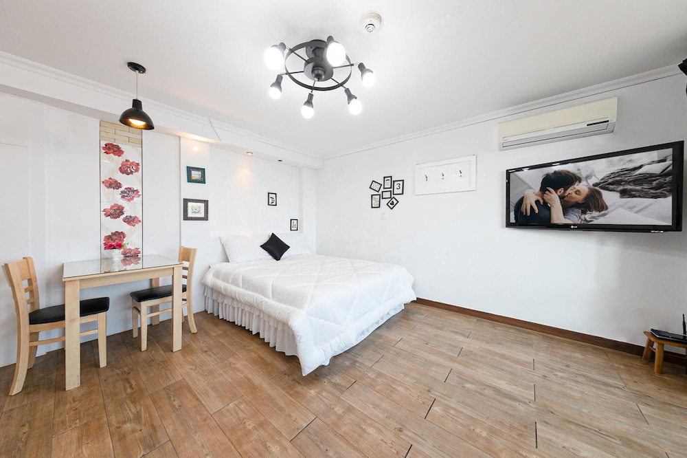 Basic Room, 1 Bedroom (Jasmine 202(Ocean View)) - Photo 6