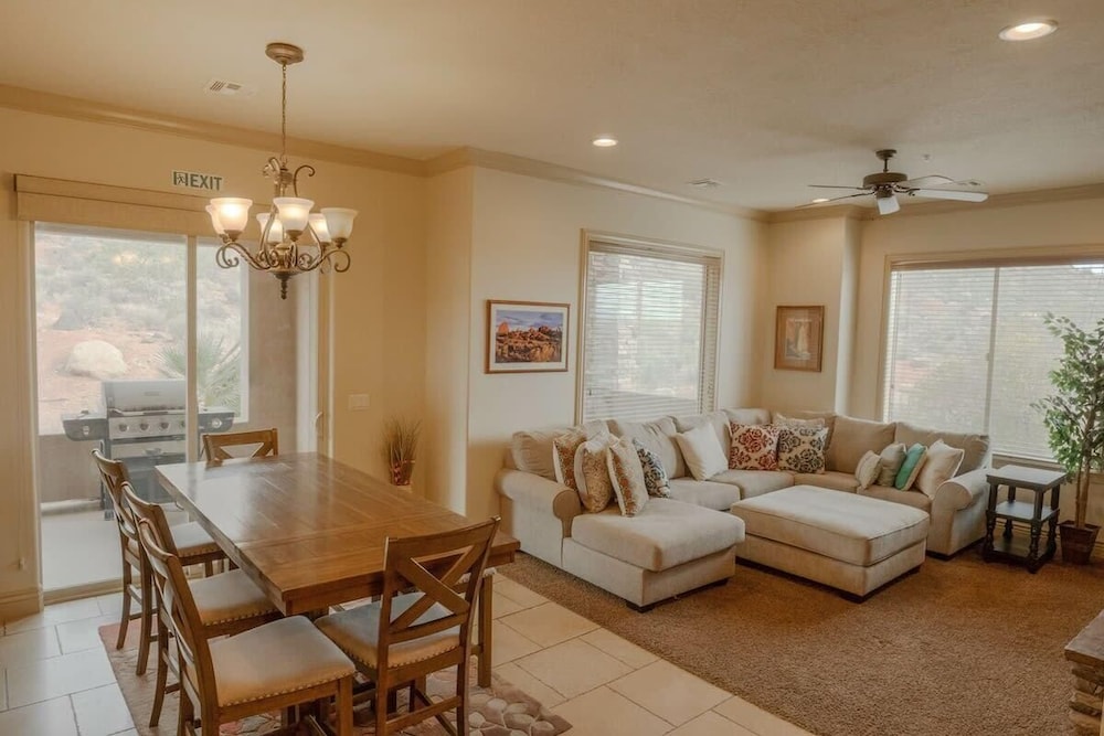 Luxury Condo, 3 Bedrooms, Non Smoking, Pool Access