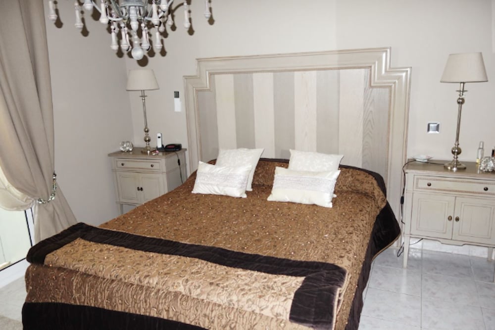 Deluxe Double Room, 1 Queen Bed, Non Smoking photo 2