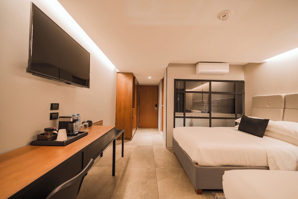 Standard Room, 2 Double Beds - Photo 5
