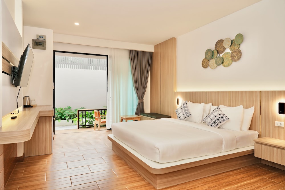 Deluxe Double Room, Garden View