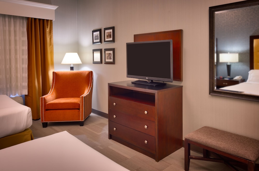 Suite, 2 Queen Beds - Photo 2