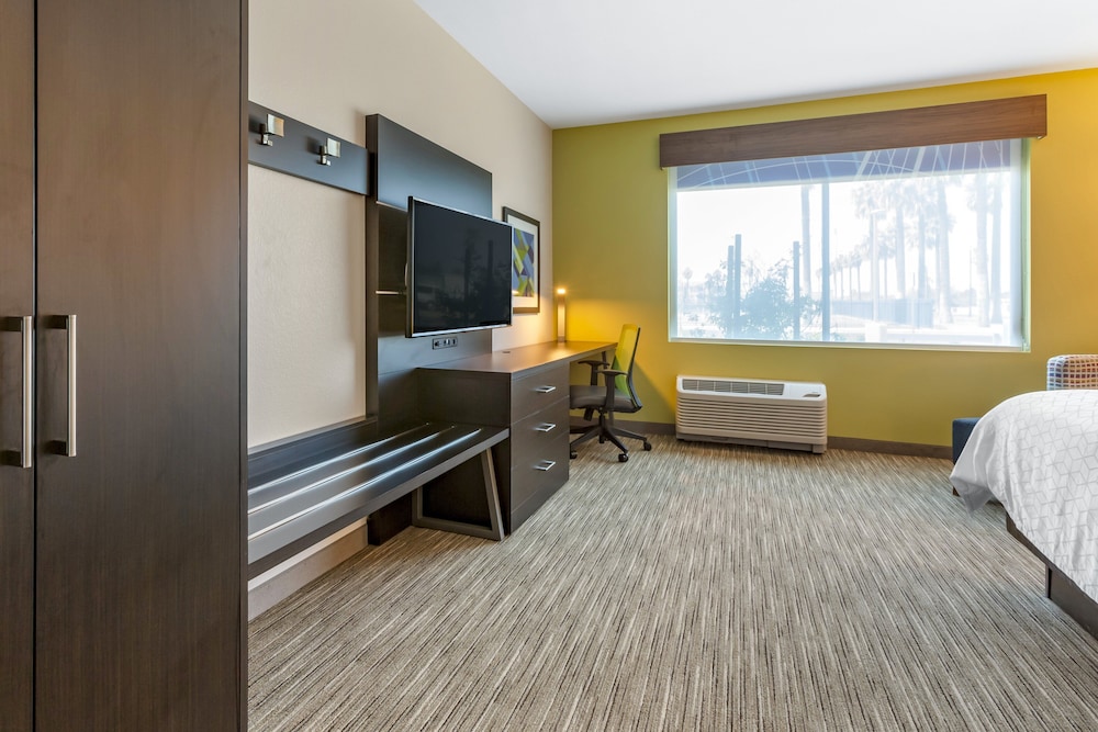 Standard Room, 1 King Bed, Accessible (Comm, Extra Flr Space) - Photo 5