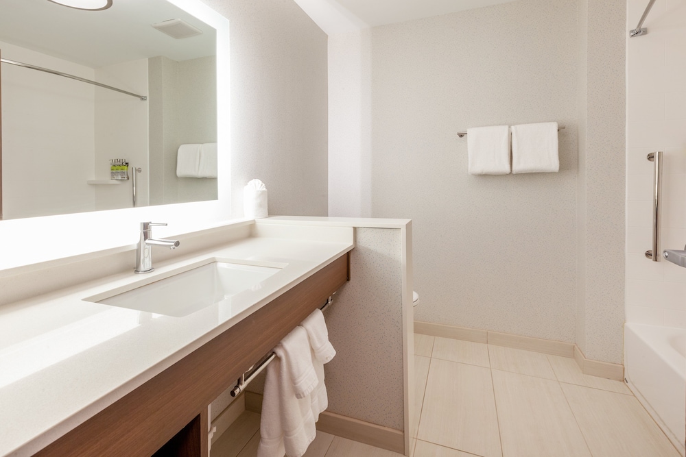 Suite, 2 Queen Beds, Accessible (Communications) - Photo 9