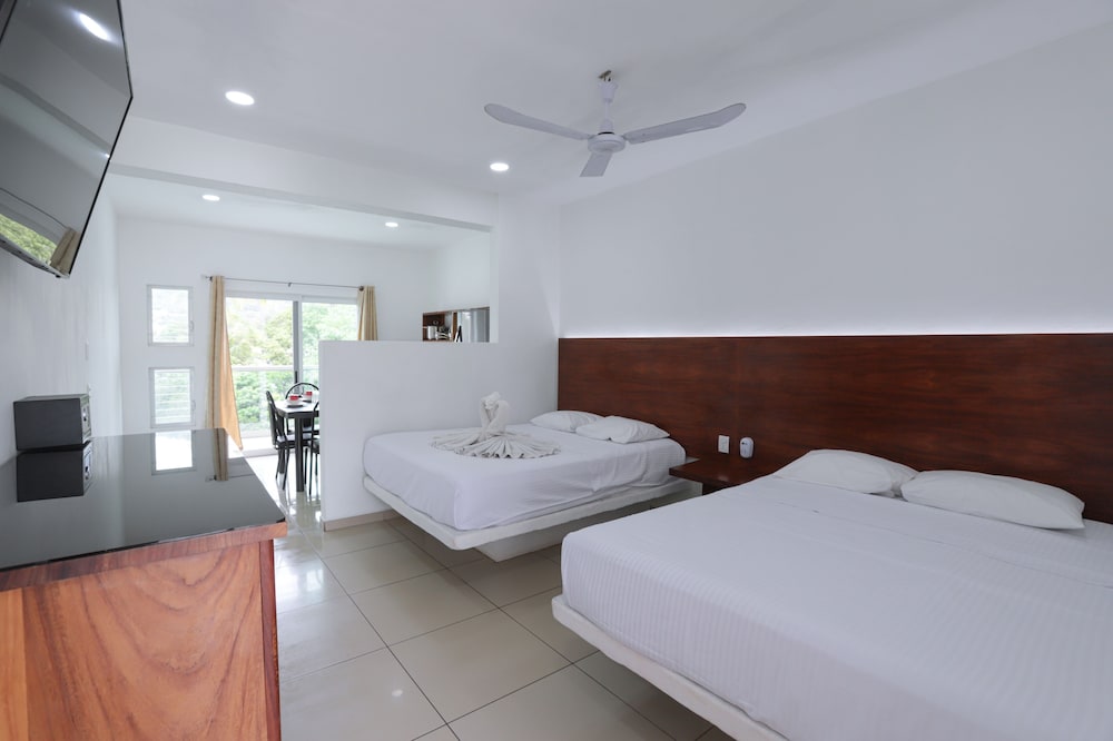 Junior Suite with Balcony - Photo 5