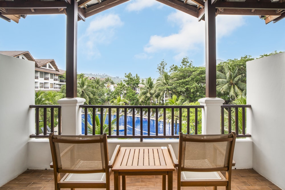 Grand Room, Pool View (Deluxe) - Photo 4
