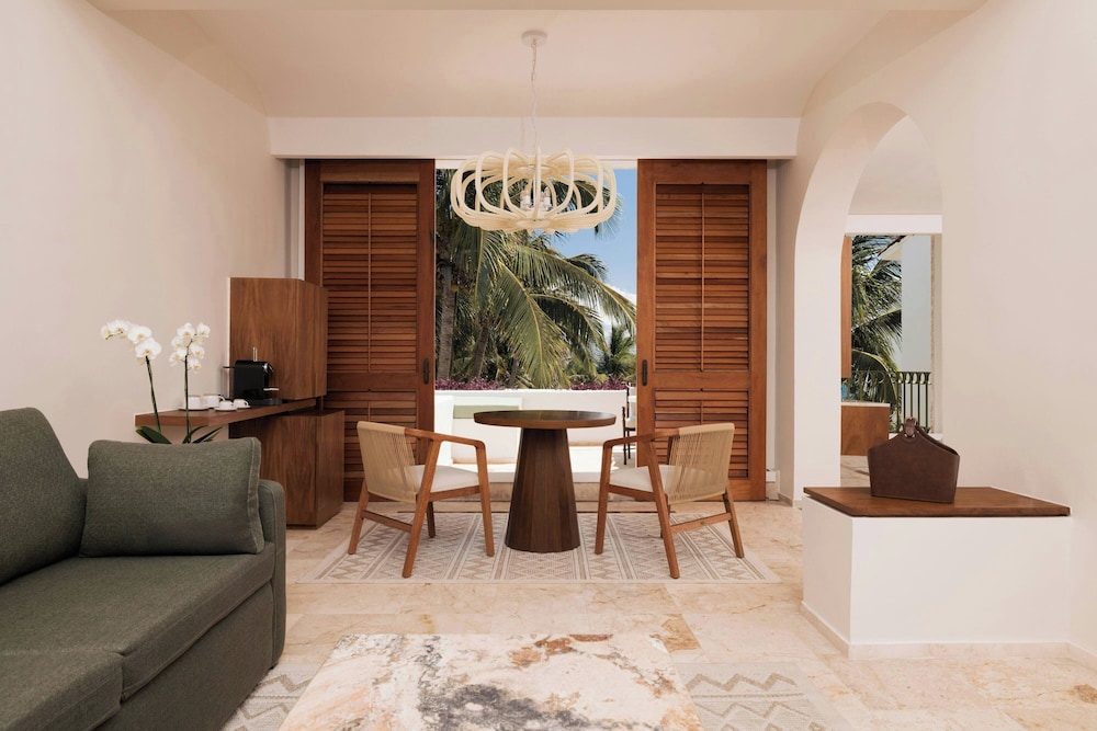 Master Suite Ocean Front Two Queen - Photo 2