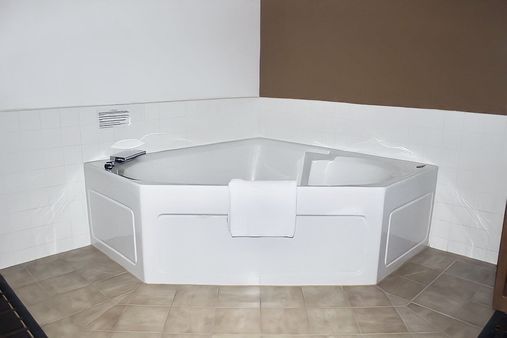 Standard Room, 1 King Bed, Non Smoking, Hot Tub (2 Person Hot Tub) photo 1