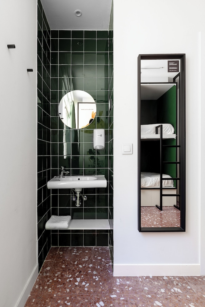 City Shared Dormitory, Women only, Private Bathroom (1 Bed in 4-Bed Dorm) photo 2