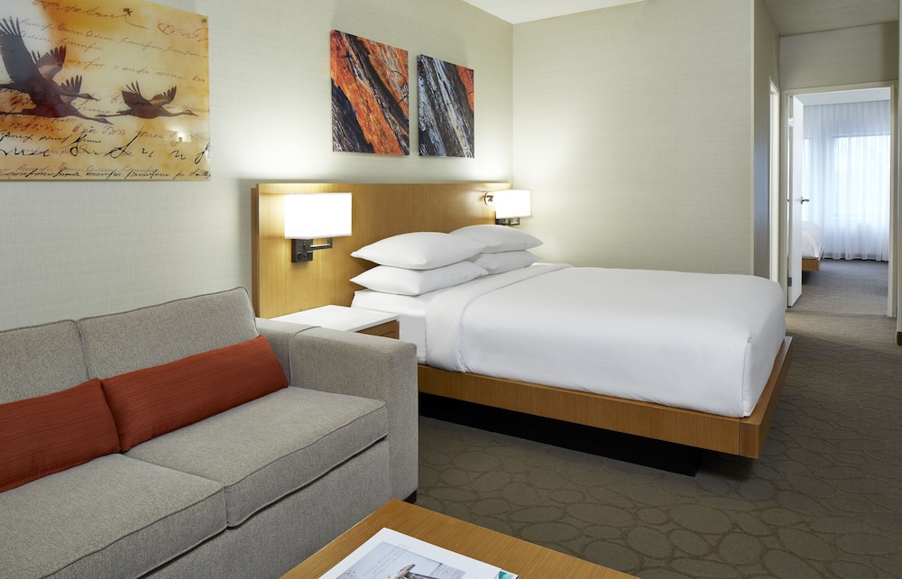 Family Suite, 1 Bedroom (Hearing Accessible) - Photo 1