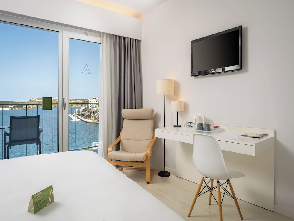 Premium Double Room Single Use, Sea View (& Pool view) - Photo 9