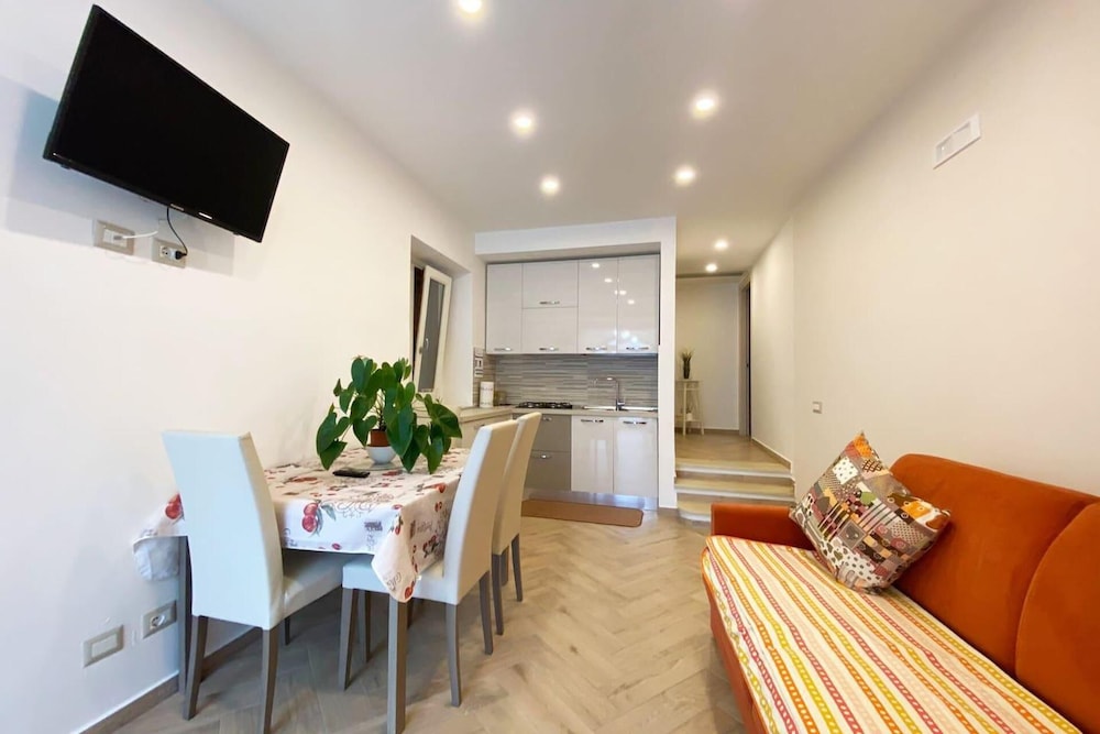 House, Multiple Beds