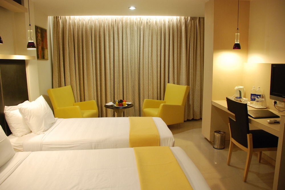 Premium Twin Room - Photo 1