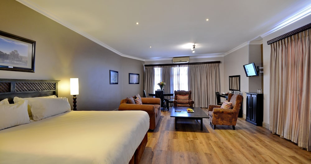 Executive Room - Photo 1