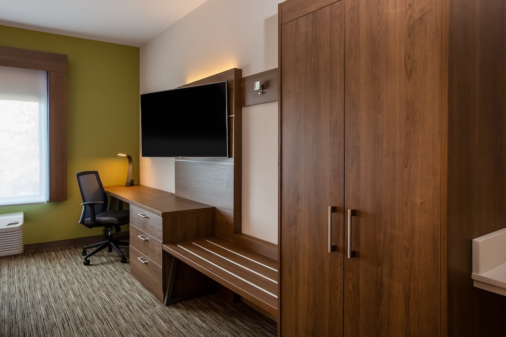 Standard Room, 1 King Bed - Photo 1