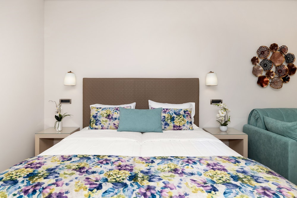 Comfort Front Bungalow( Double or Twin) - Photo 3