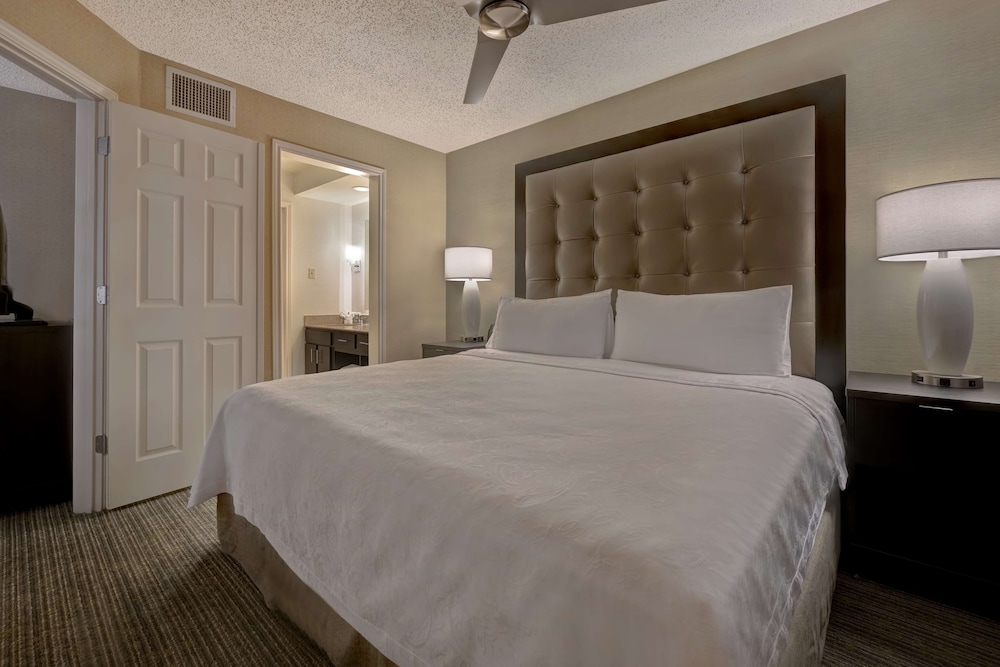 Suite, 1 King Bed with Sofa bed (Exterior Entry) photo 2