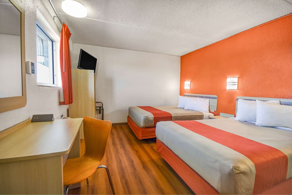 Standard Room, 2 Double Beds, Non Smoking - Photo 5