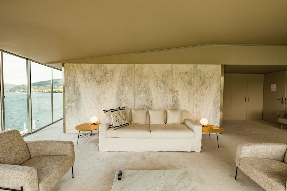 Panoramic Suite, River View (Collection) - Photo 13