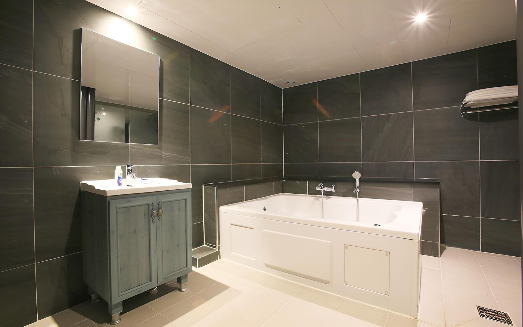 Room (Premium Twin (OTT Styler)) - Photo 22