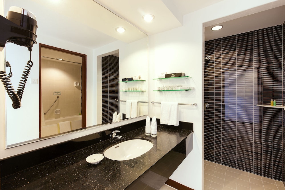 Suite, 1 King Bed, Sea View - Photo 4