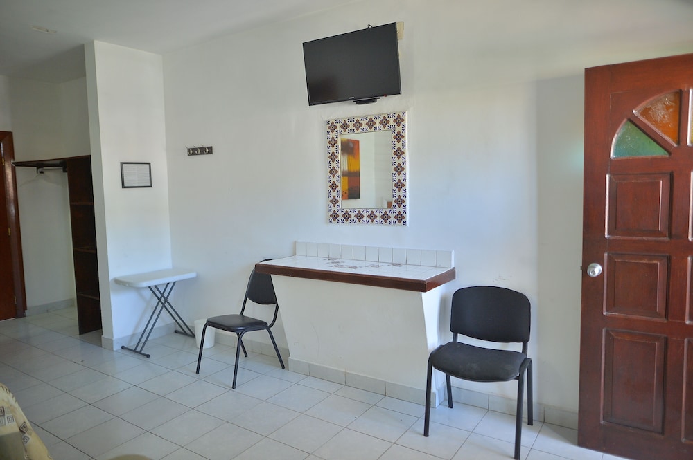 Standard Twin Room - Photo 2