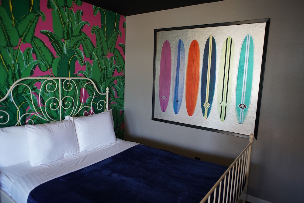 Room 2, 2 Queen Beds photo 3