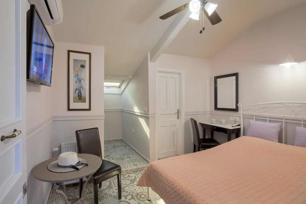 Basic Double Room, 1 Double Bed (Attic - Steep Staircase)