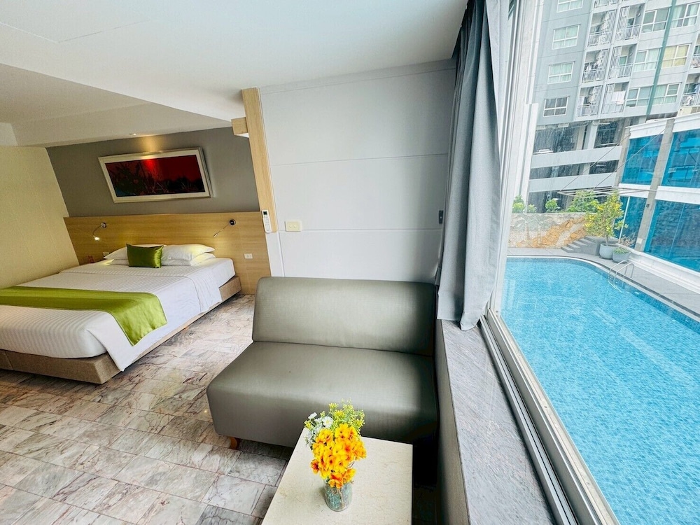 Deluxe Double Room, Pool View photo 1