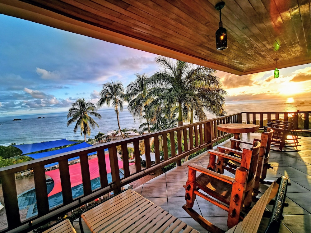Studio Plus, Ocean View - Adults Only