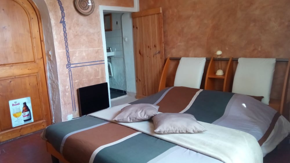 Double Room, 1 King Bed (La Chouffe) photo 3