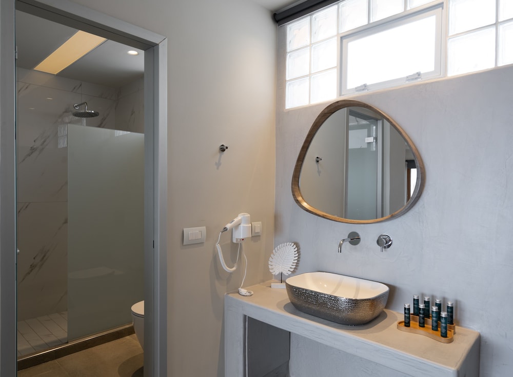 Superior Suite, Sea View (& private jetted pool) - Photo 8