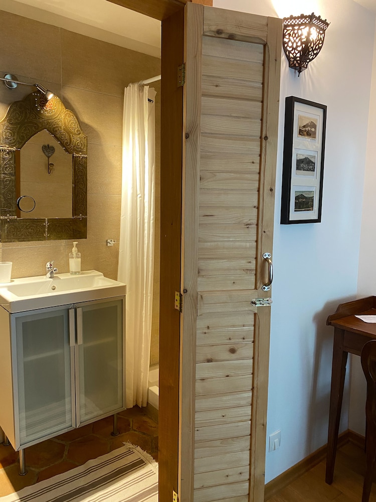 Double Room, Ensuite (Jeanne de Ferrette) photo 3