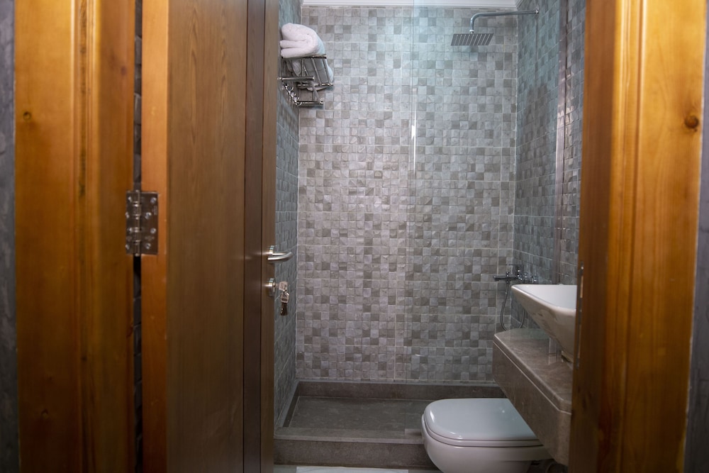 Deluxe Double Room - Photo 8
