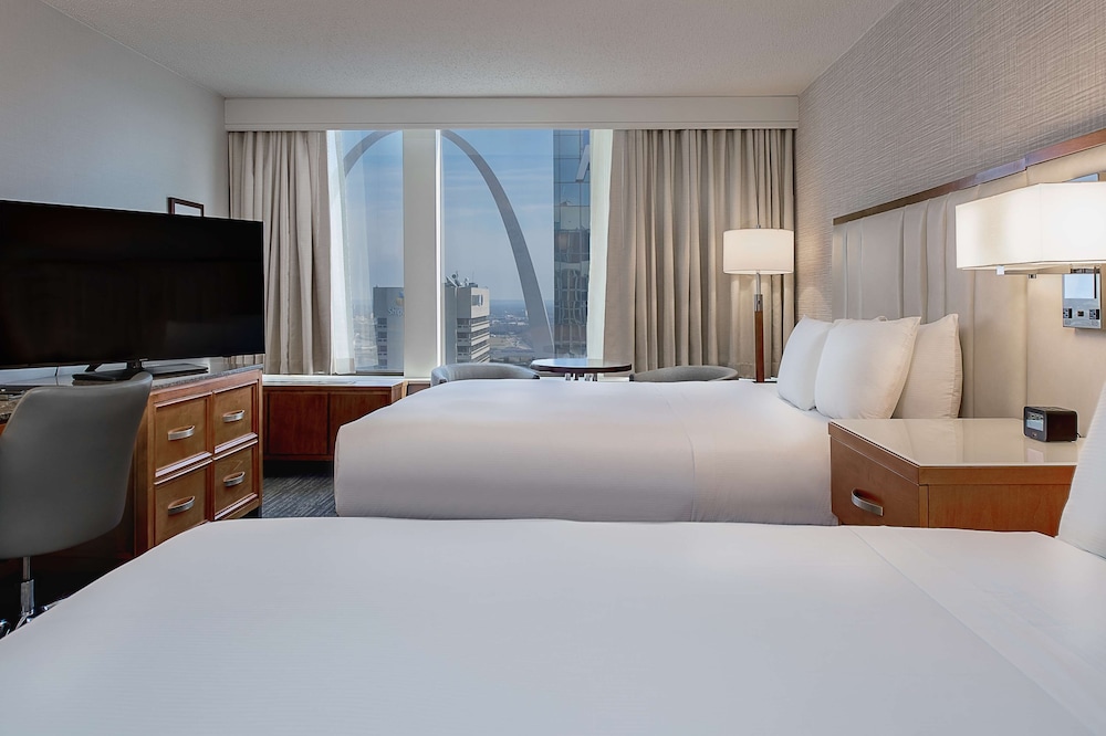 Room, 2 Queen Beds (Landmark View) - Photo 1