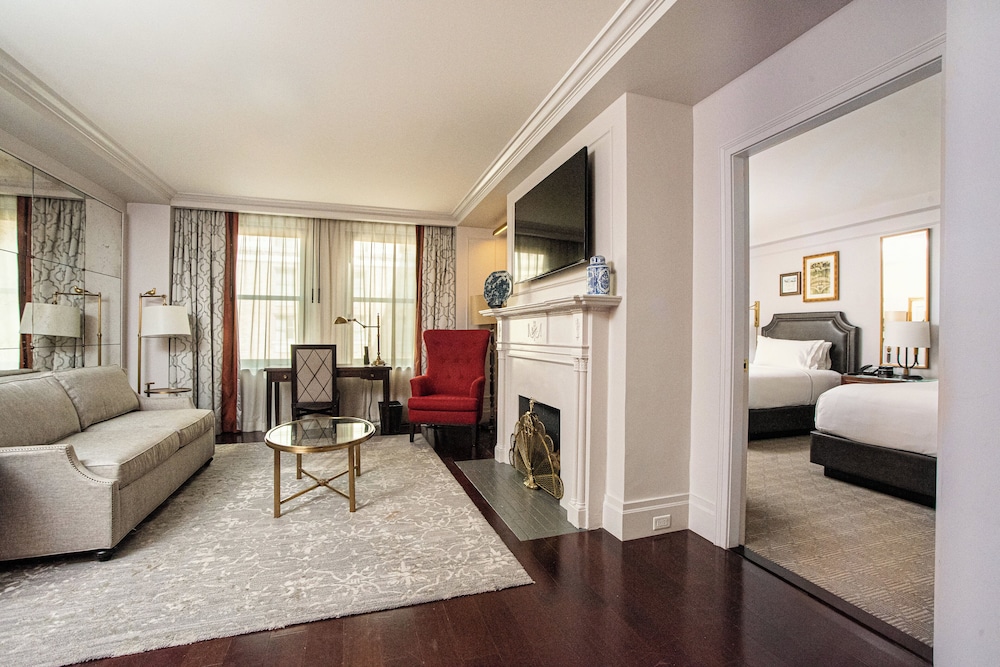 Classic Suite, 2 Double Beds thumbnail 6