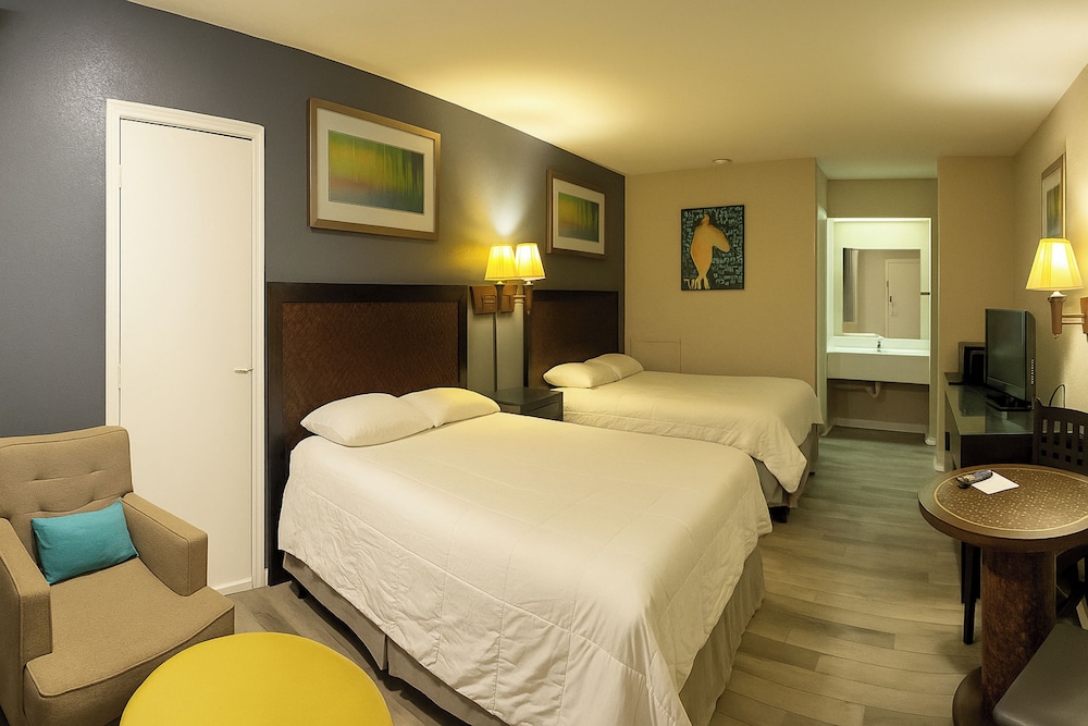 Room, 2 Double Beds, Non Smoking - Photo 1