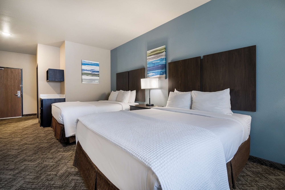 Suite, Multiple Beds, Non Smoking, Refrigerator & Microwave photo 2