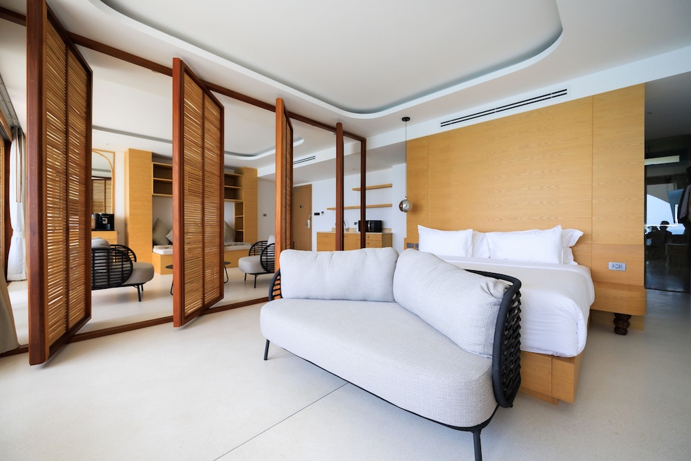 Executive Suite - Photo 21
