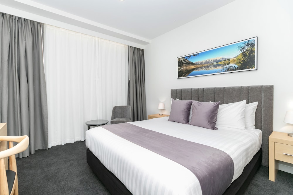 City Room, 1 King Bed, No Windows - Photo 1