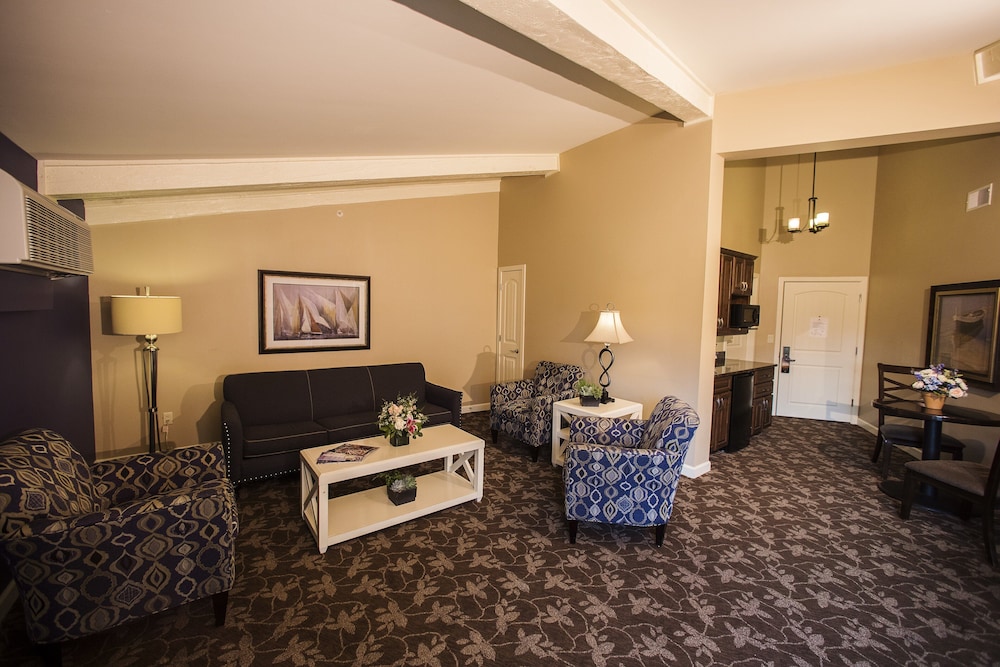 Suite 1 King with Sofabed Lakewood - Photo 6