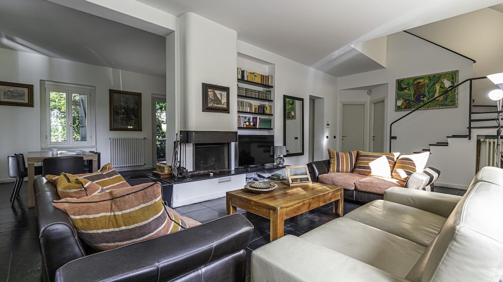 Villa photo 1