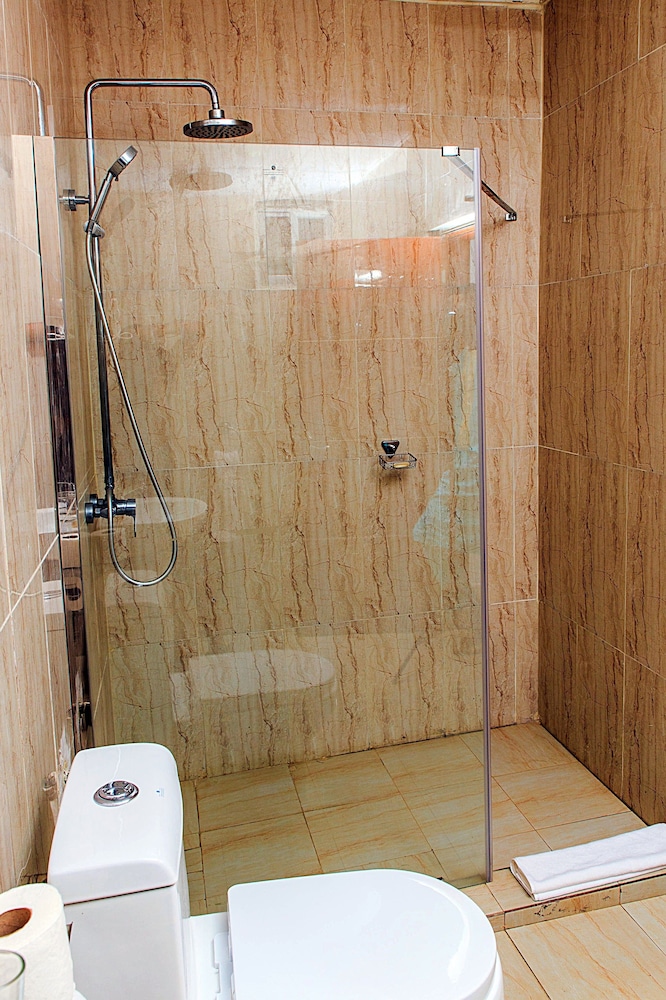 Executive Suite, 1 Bedroom, Kitchenette, Garden Area photo 2
