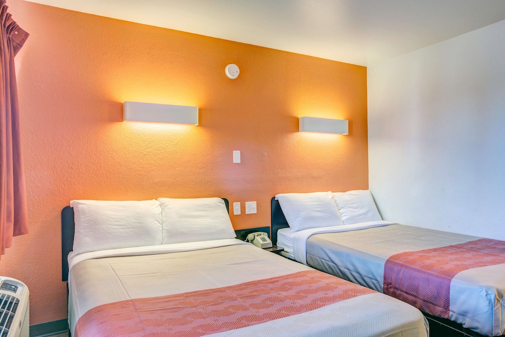 Standard Room, 2 Double Beds, Smoking photo 1