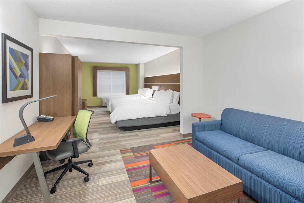 Suite, 2 Queen Beds, Mobility Accessible - Photo 1