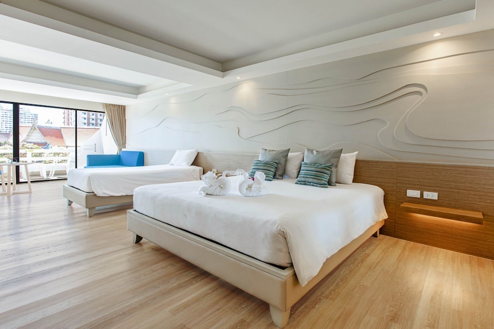 Deluxe Family Room - Photo 3